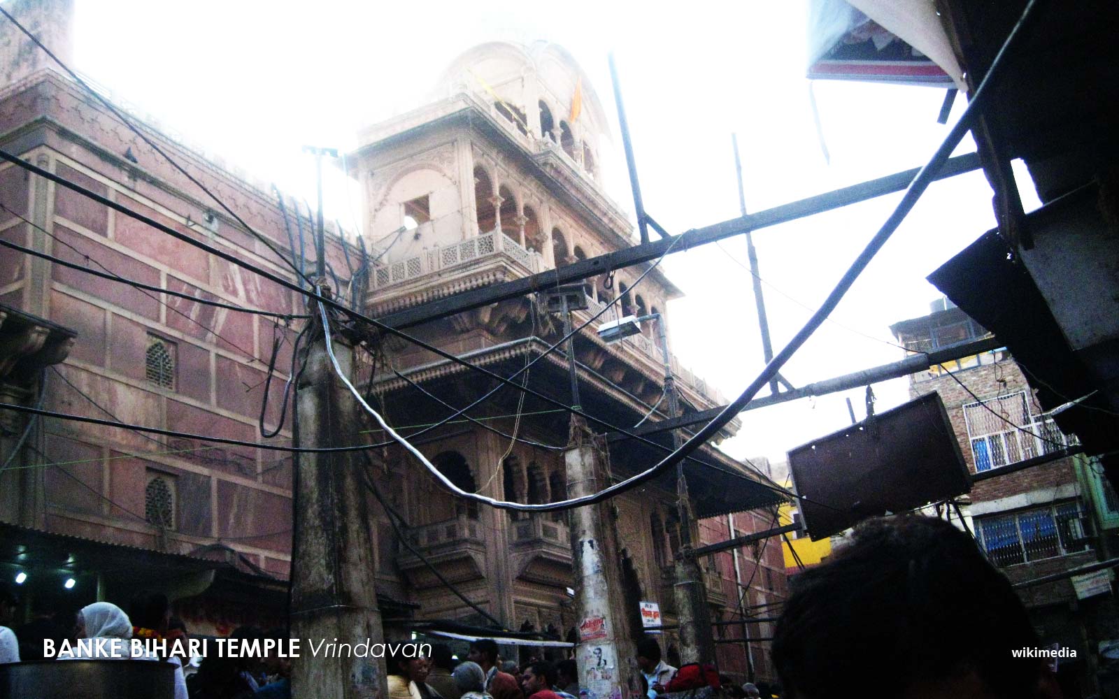 the banke bihari temple of vrindavan - bolokrishna.com source: wikimedia